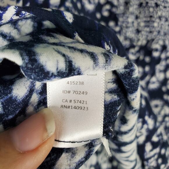 Ann Taylor Loft Blue Mosaic Split Neck Blouse Size Medium - Picture 6 of 8